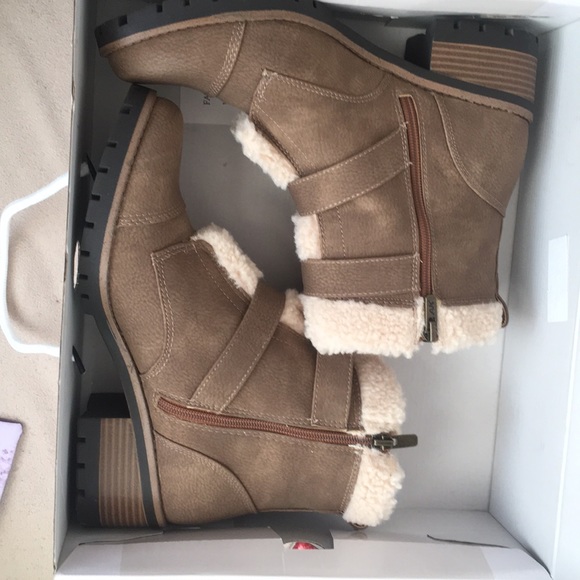 Shoes - Picture 1 of 3